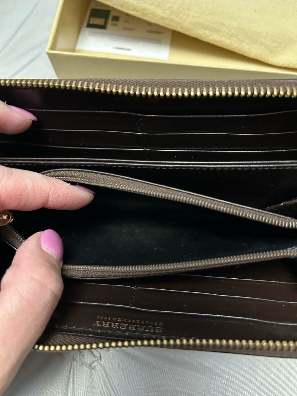 Burberry Vintage Check Zip Wallet in Beige and Dark Brown with Red Accent - Picture 4 of 10
